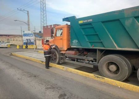 ۴۲۰ تخلف اضافه‌تناژ در محورهای استان شناسایی شد